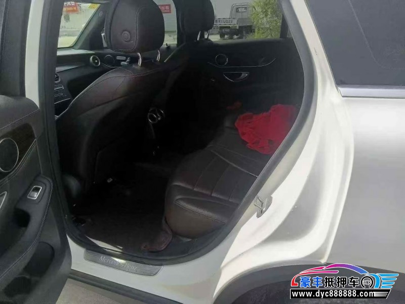 19年奔驰GLC轿车抵押车出售