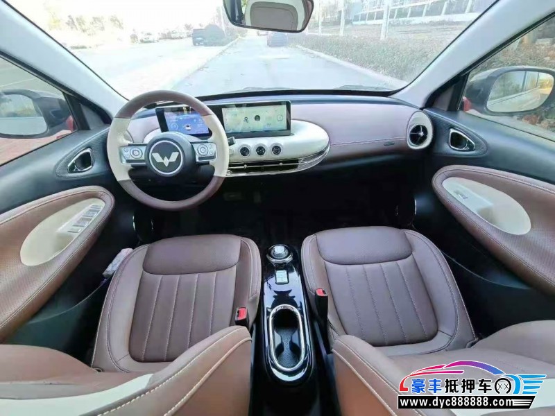 25年五菱缤果轿车抵押车出售