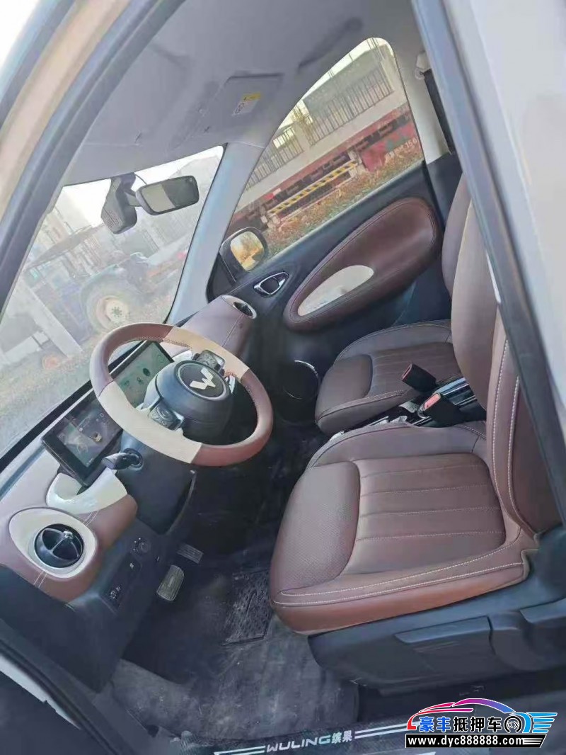 25年五菱缤果轿车抵押车出售