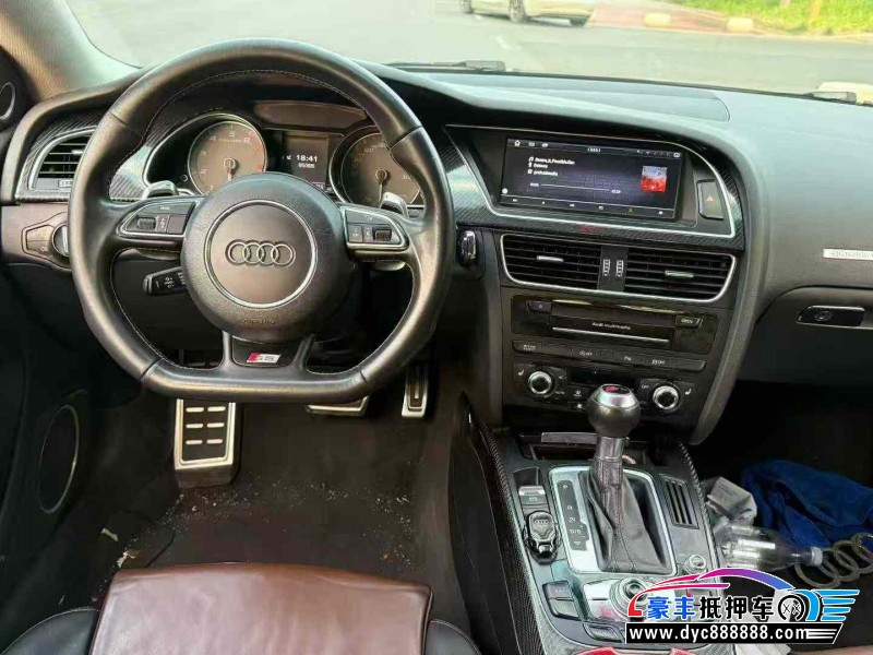 13年奥迪Q5轿车抵押车出售