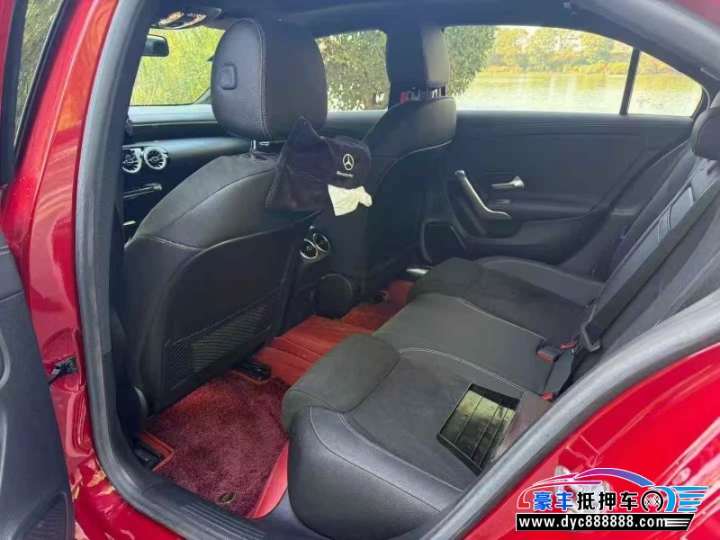 21年奔驰A轿车抵押车出售