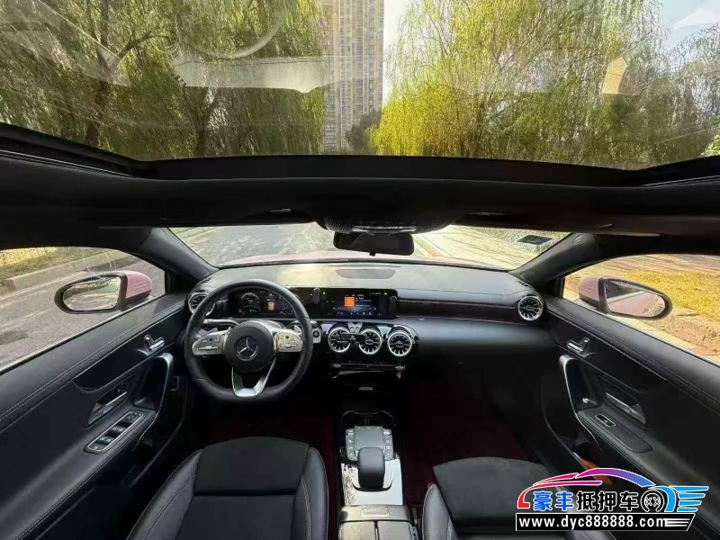 21年奔驰A轿车抵押车出售