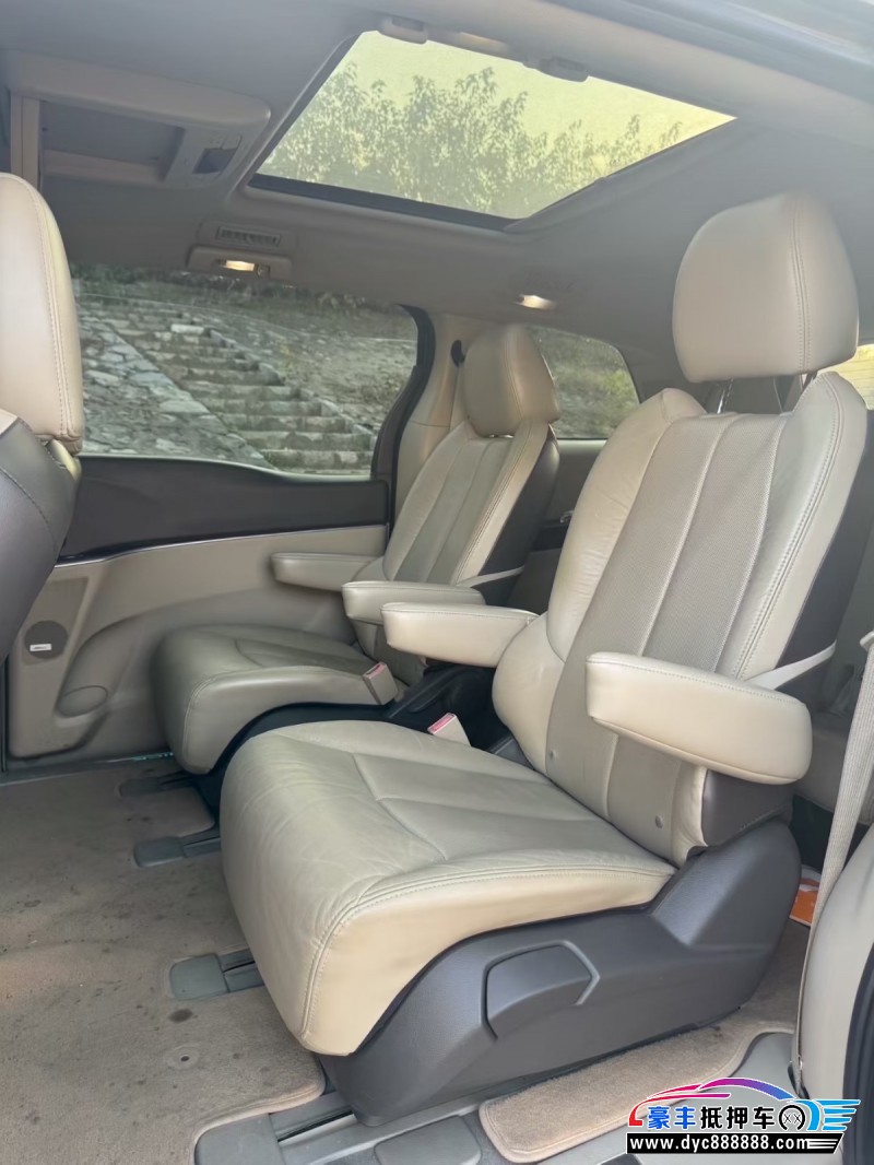 12年别克GL8轿车抵押车出售