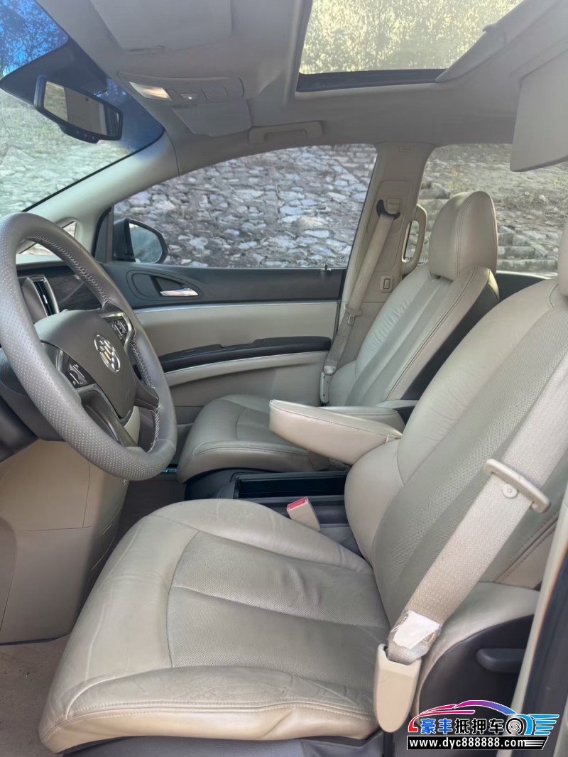 12年别克GL8轿车抵押车出售