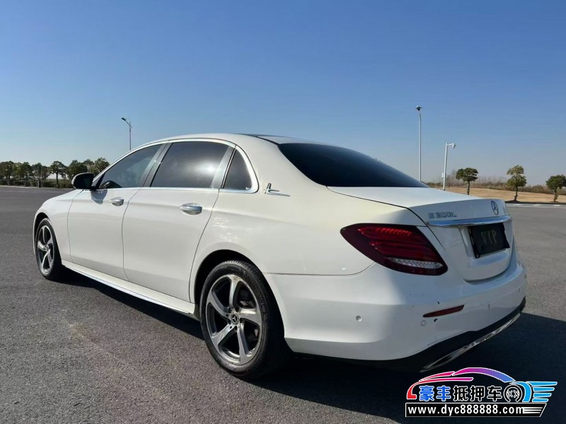 17年奔驰E轿车抵押车出售