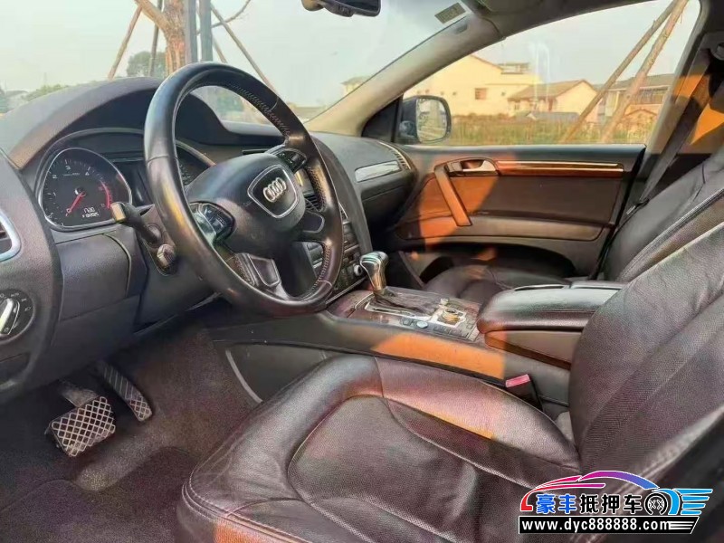 17年奥迪Q7轿车抵押车出售