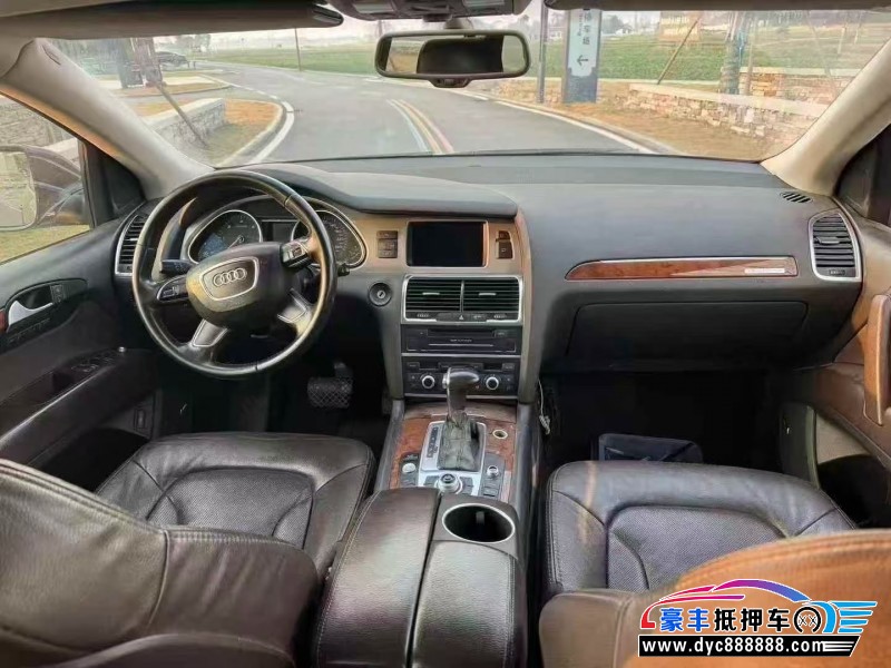 17年奥迪Q7轿车抵押车出售