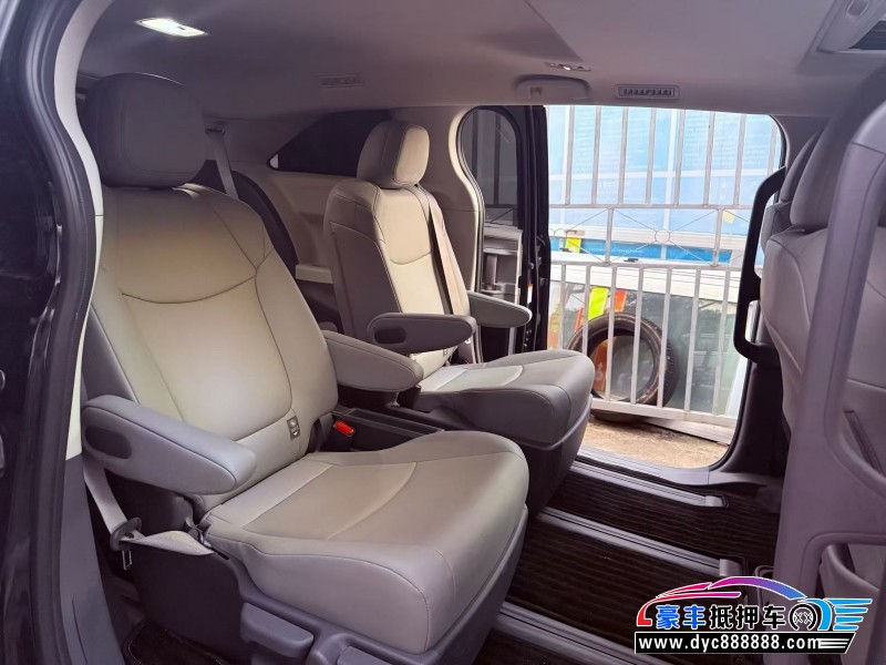 24年丰田塞纳轿车抵押车出售