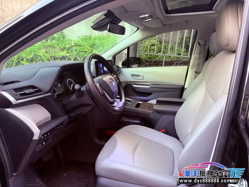 24年丰田塞纳轿车抵押车出售