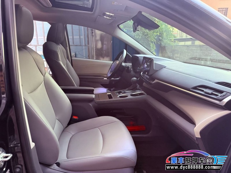 24年丰田塞纳轿车抵押车出售