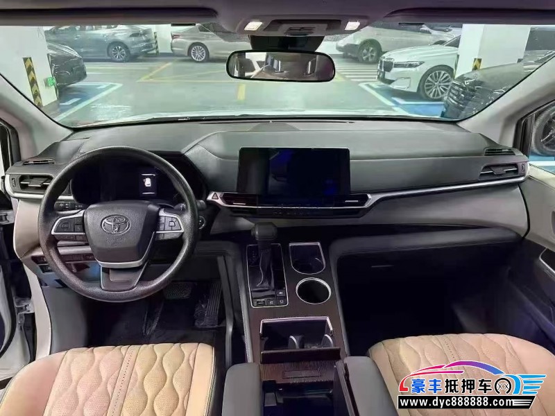 25年丰田塞纳轿车抵押车出售