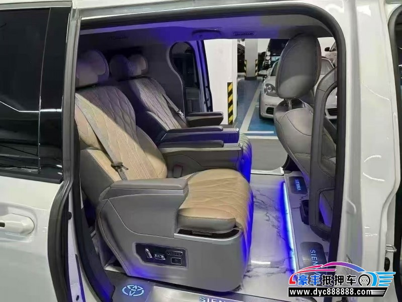 25年丰田塞纳轿车抵押车出售