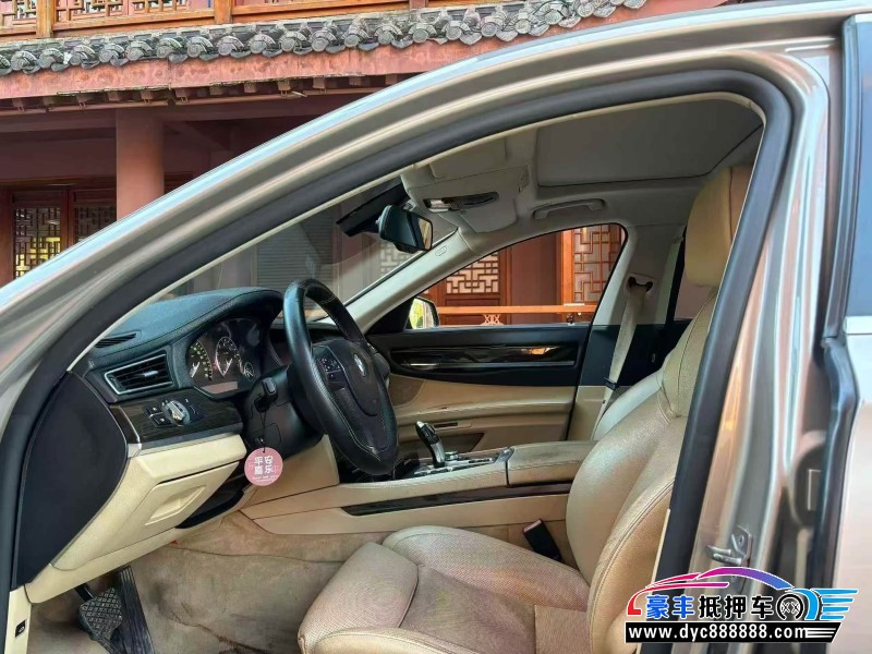 13年宝马7系轿车抵押车出售