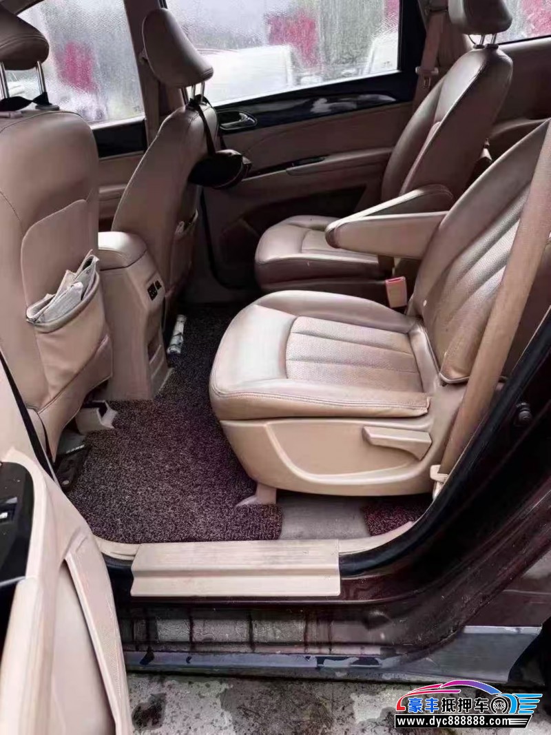 17年宝骏730轿车抵押车出售