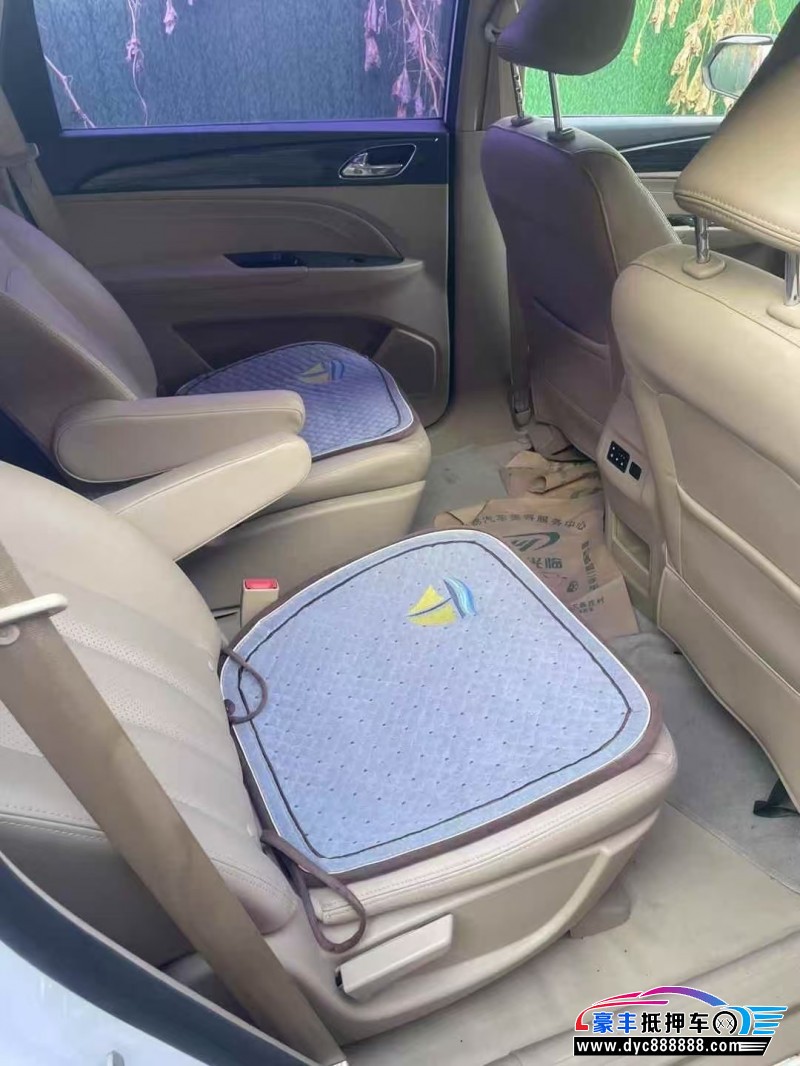 16年宝骏730轿车抵押车出售