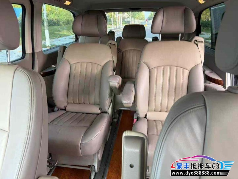 14年奔驰唯雅诺轿车抵押车出售