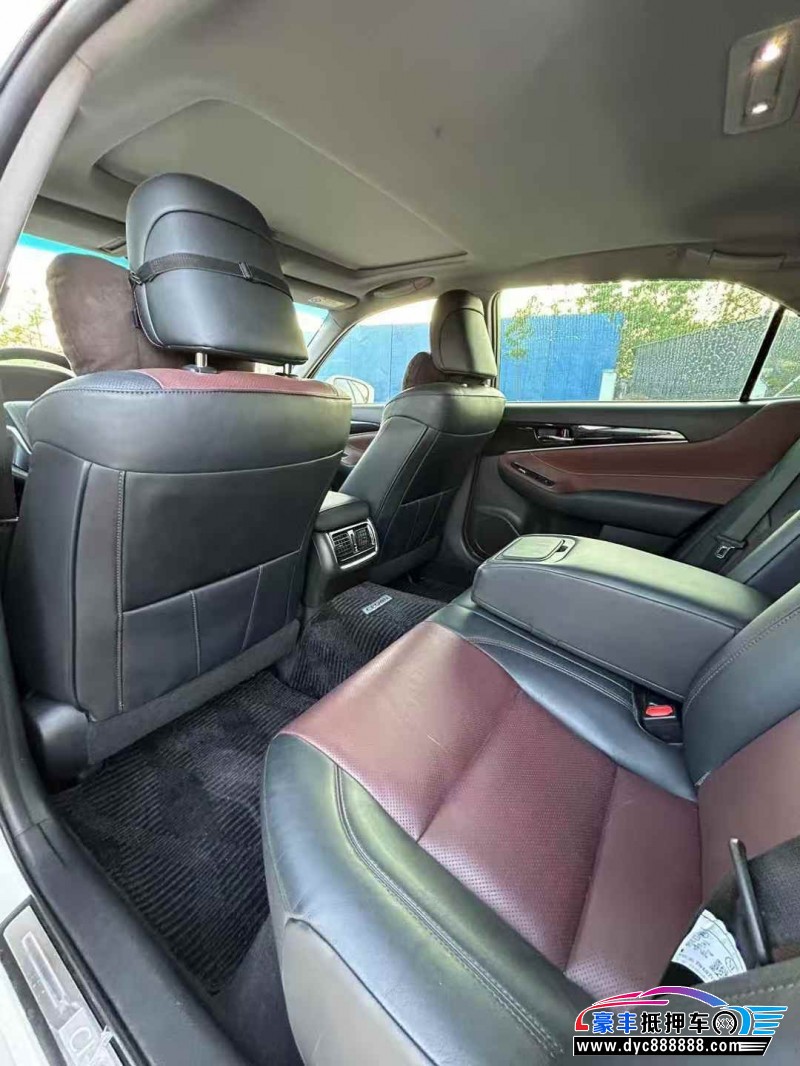 18年丰田皇冠轿车抵押车出售