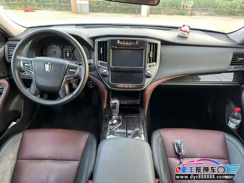 18年丰田皇冠轿车抵押车出售