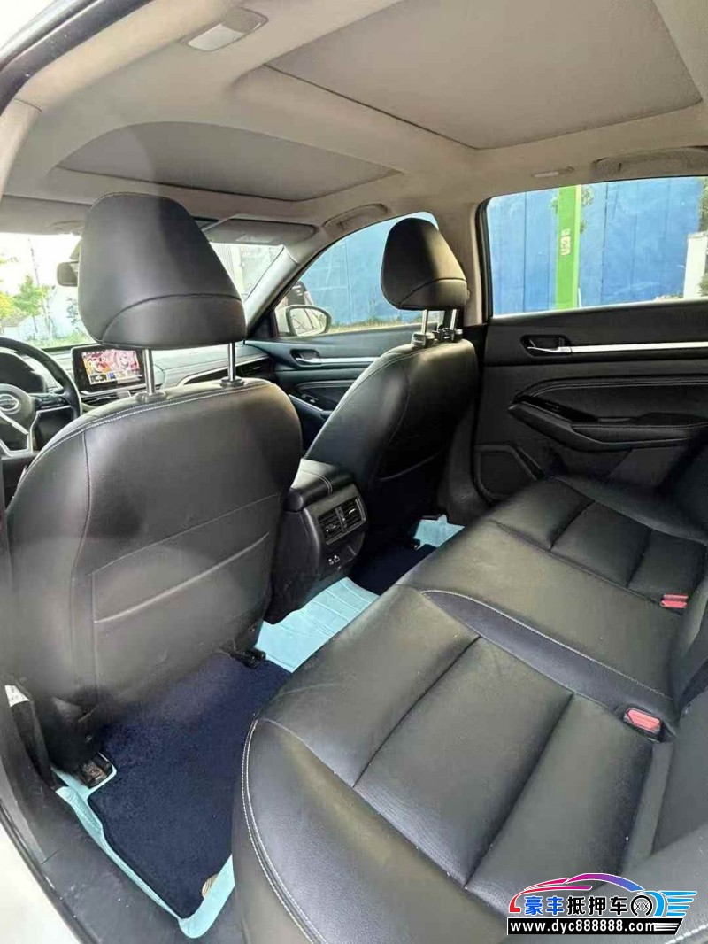 22年日产天籁轿车抵押车出售