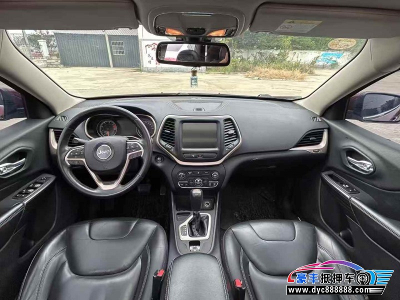 16年Jeep自由光轿车抵押车出售