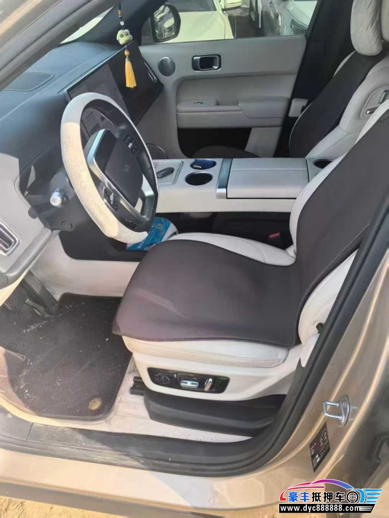 23年理想L8轿车抵押车出售