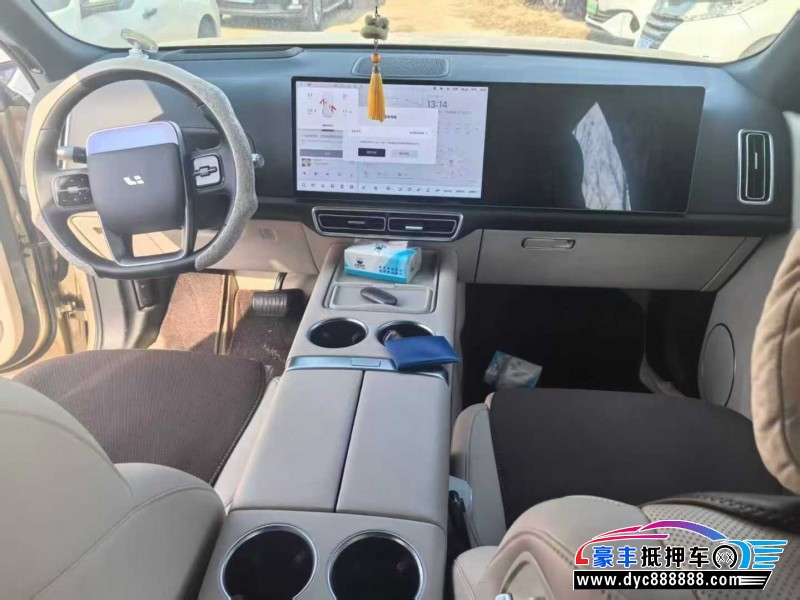 23年理想L8轿车抵押车出售