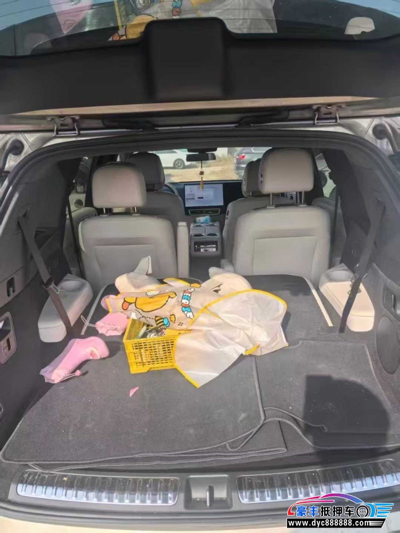 23年理想L8轿车抵押车出售