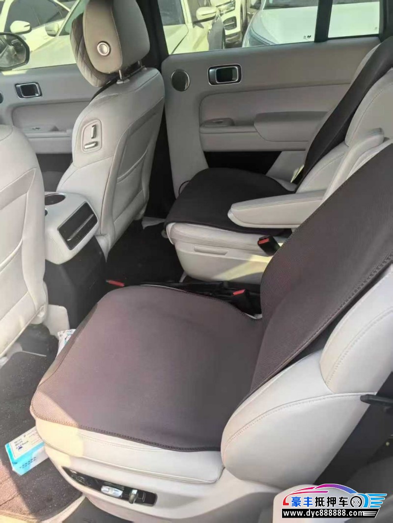 23年理想L8轿车抵押车出售