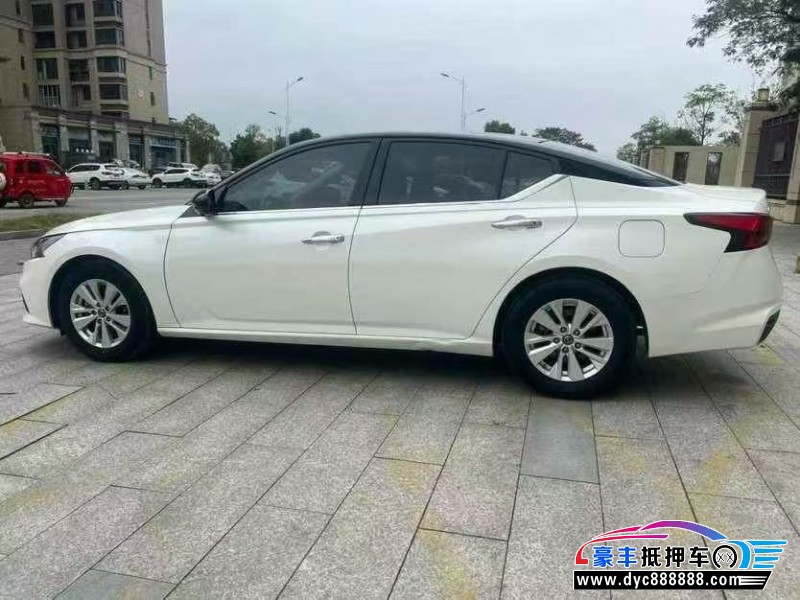 19年日产天籁轿车抵押车出售