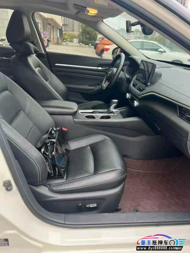 19年日产天籁轿车抵押车出售