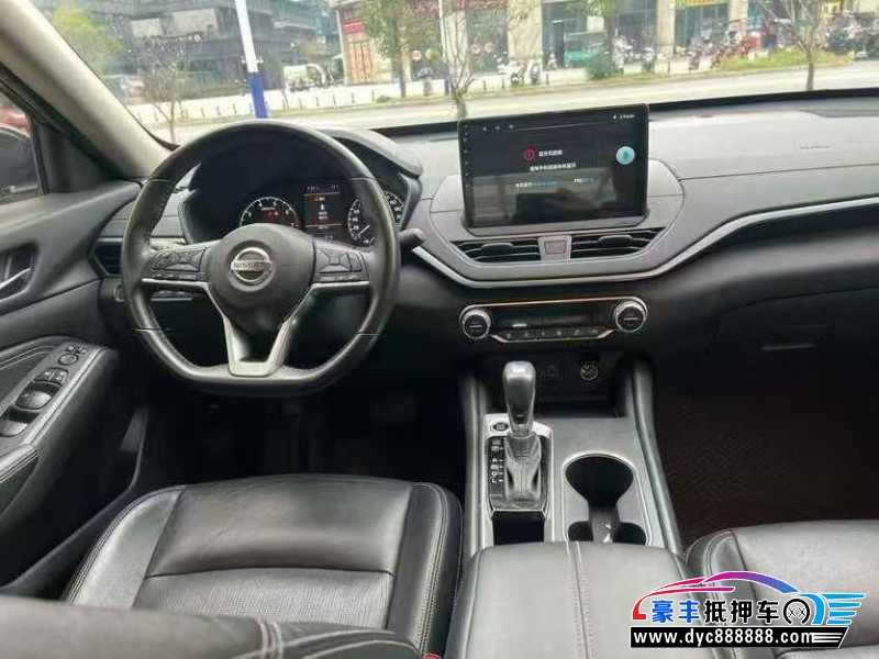 19年日产天籁轿车抵押车出售