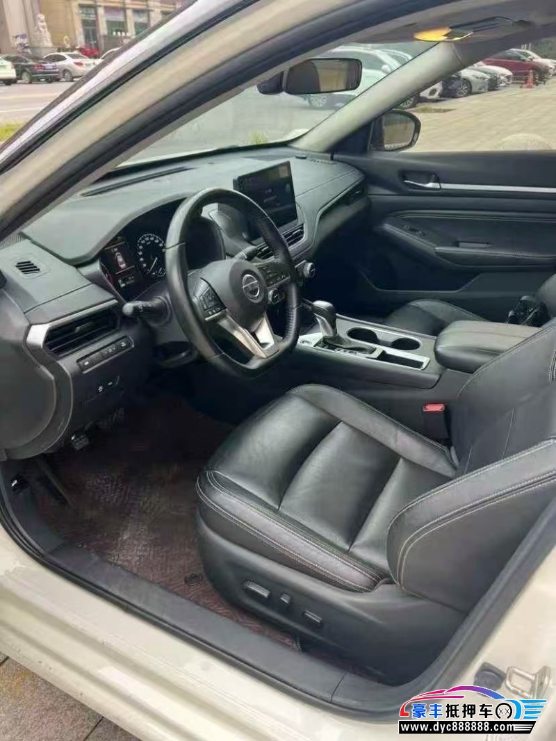 19年日产天籁轿车抵押车出售