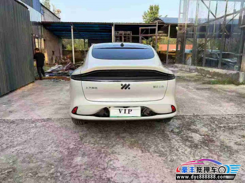 24年智己LS6轿车抵押车出售