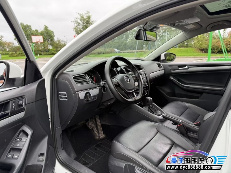 16年大众速腾轿车抵押车出售