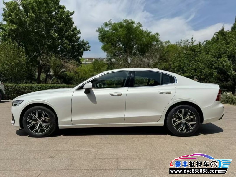 24年沃尔沃S60轿车抵押车出售