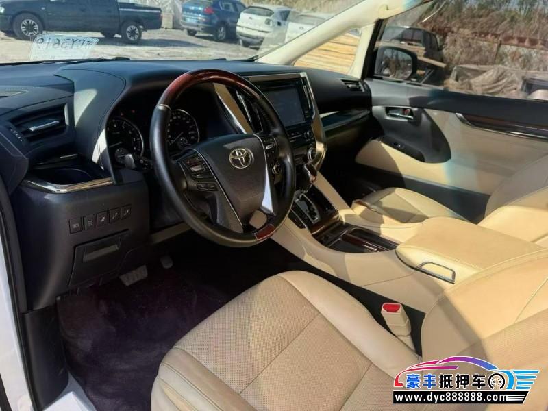 17年丰田埃尔法轿车抵押车出售