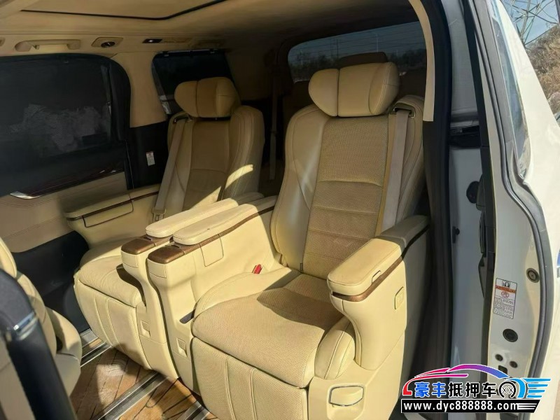 17年丰田埃尔法轿车抵押车出售