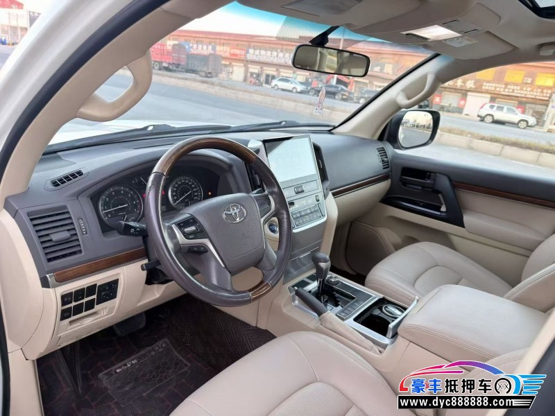 17年丰田兰德酷路泽（陆巡）轿车抵押车出售