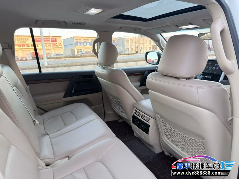 17年丰田兰德酷路泽（陆巡）轿车抵押车出售