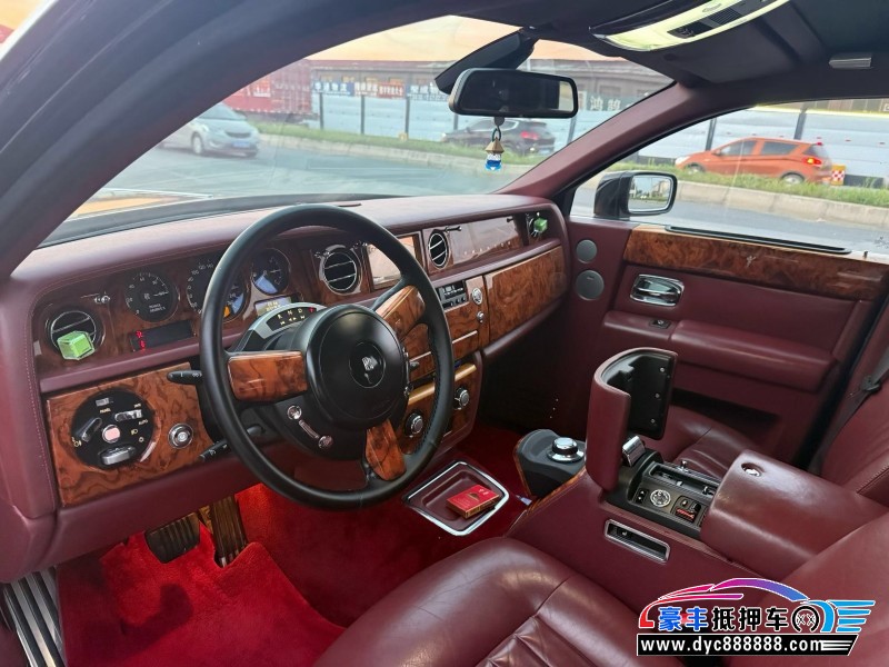 10年劳斯莱斯幻影轿车抵押车出售