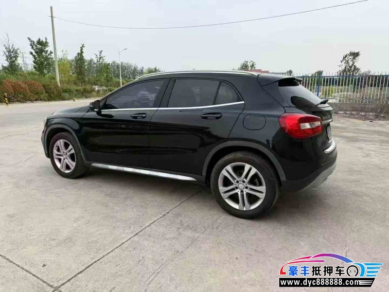 15年奔驰GLA轿车抵押车出售