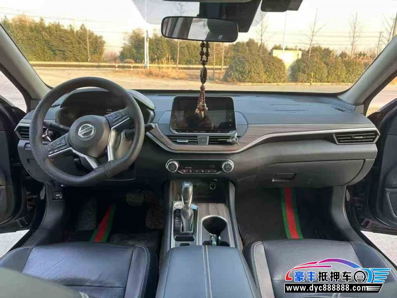 22年日产天籁轿车抵押车出售