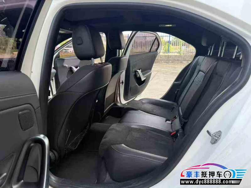 19年奔驰A轿车抵押车出售