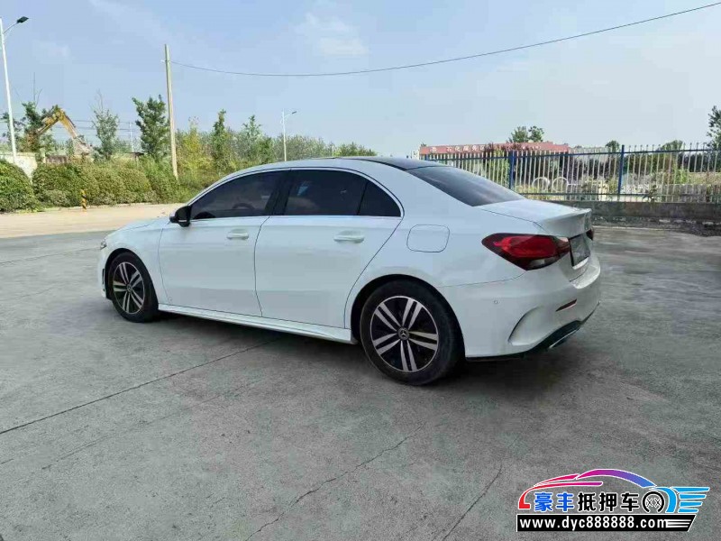 19年奔驰A轿车抵押车出售