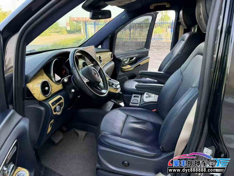 21年奔驰V轿车抵押车出售