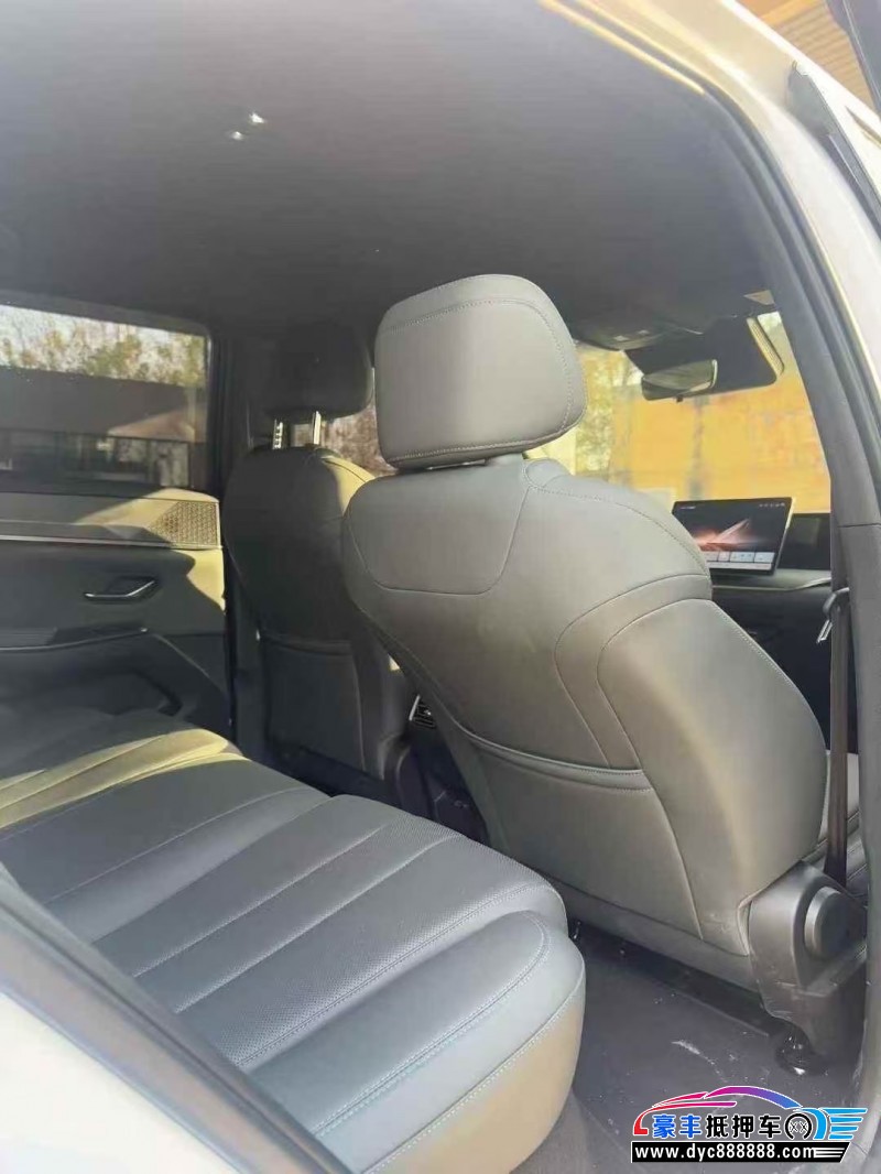 25年比亚迪宋轿车抵押车出售