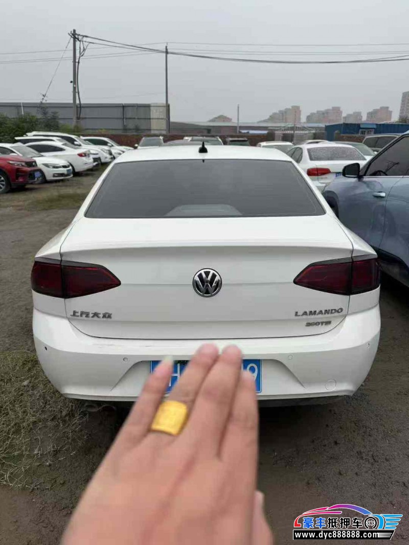 17年大众凌渡轿车抵押车出售