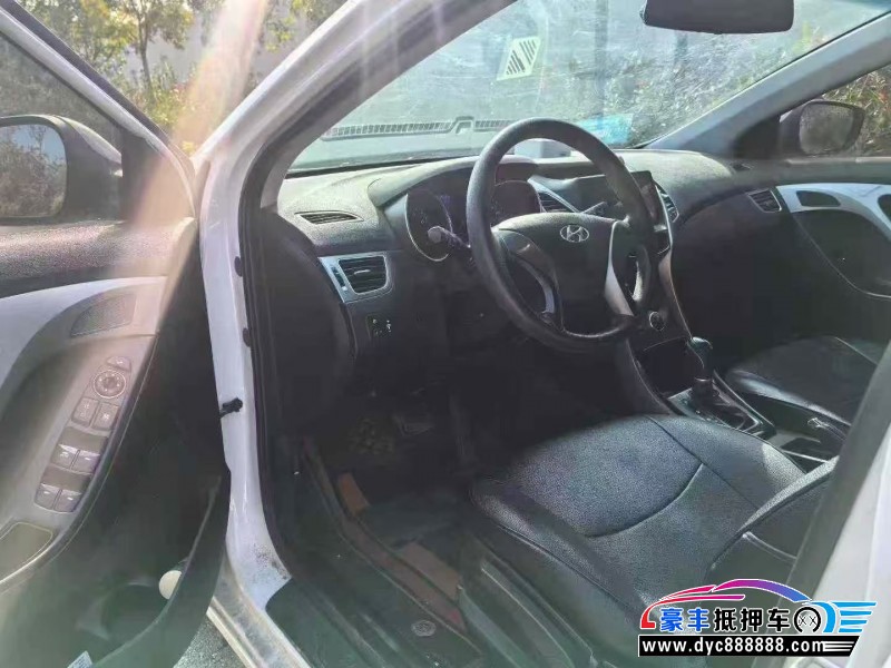 16年现代朗动轿车抵押车出售