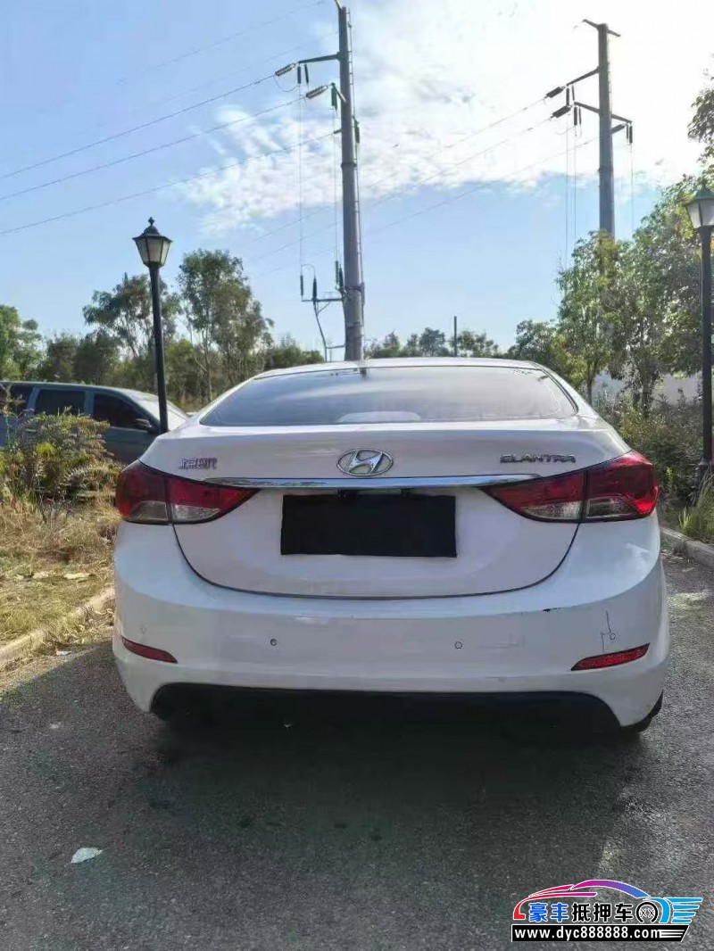 16年现代朗动轿车抵押车出售