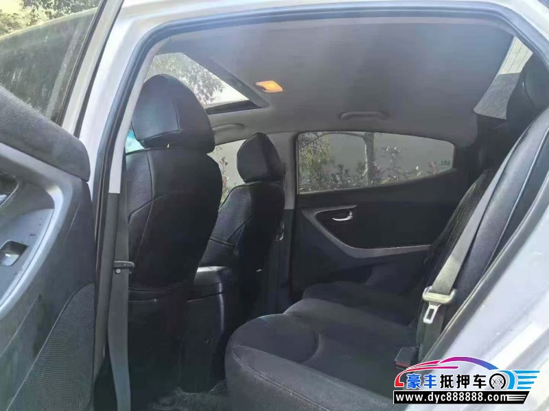 16年现代朗动轿车抵押车出售